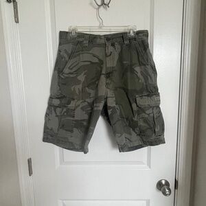 VF Jeanswear Men's Cargo Camo Shorts